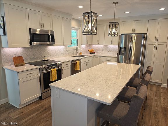 3rd image of 7631 White Pine Ct