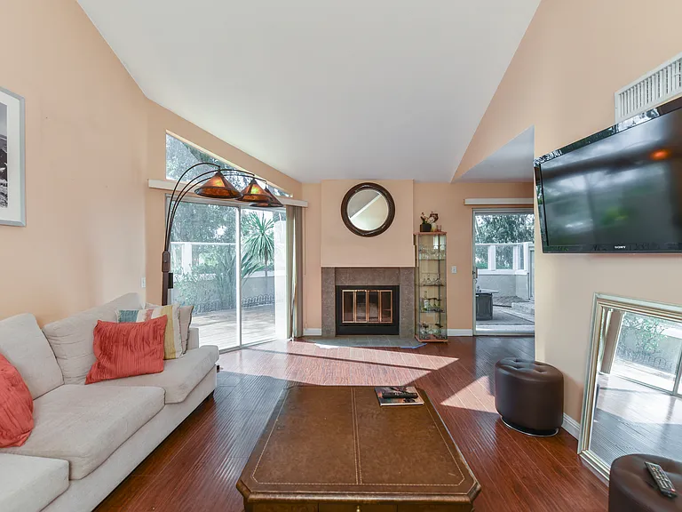 145 Stanford Ct — Photo 7