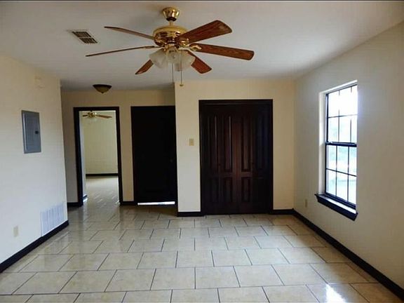 3rd image of 132 Alicante Dr