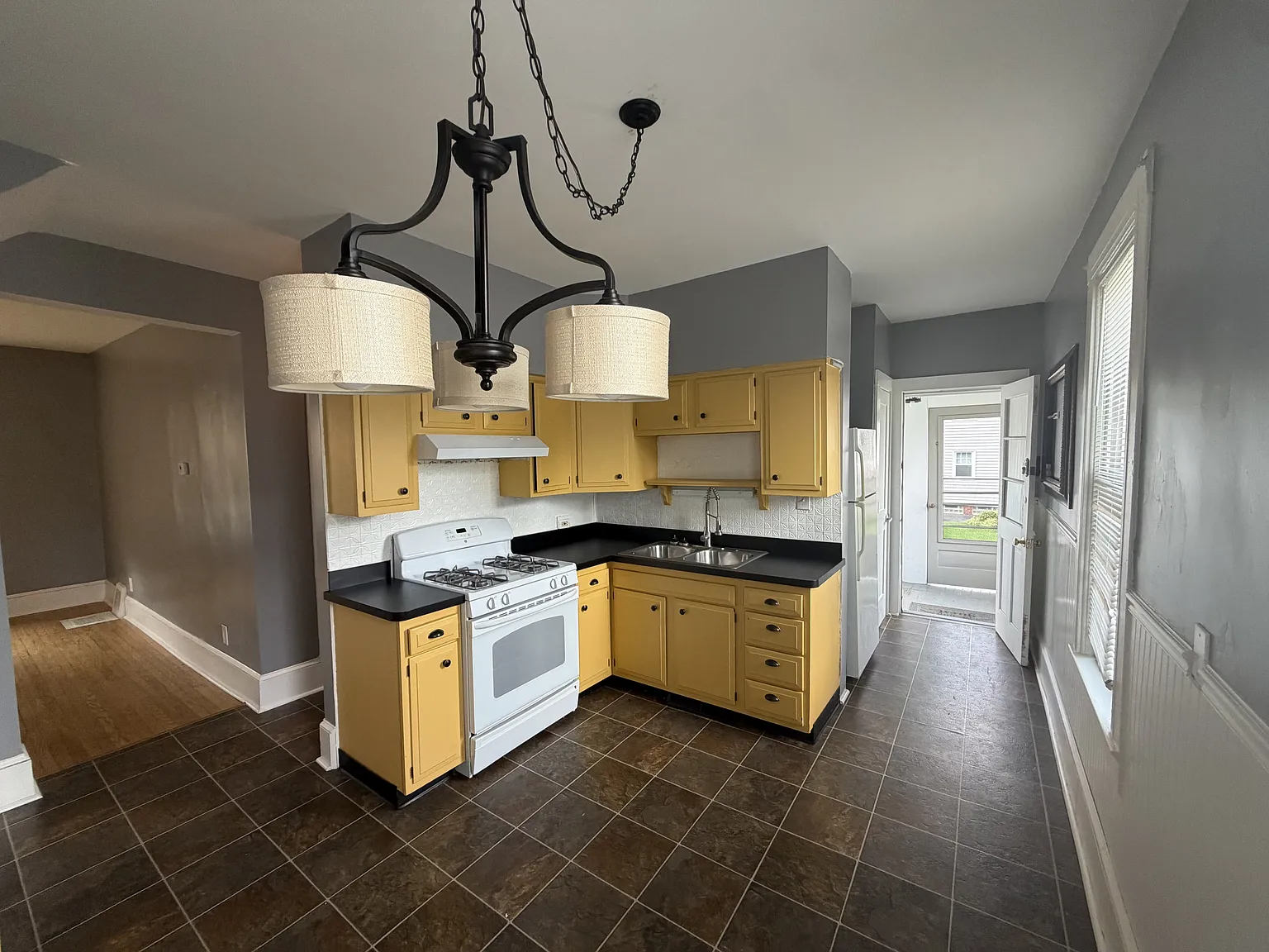 2160 Alger Road - Downstairs — Photo 4