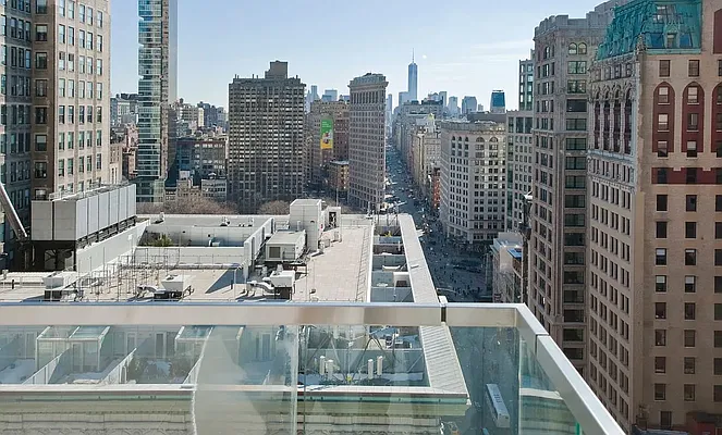 Sold by Apple Realty Group Corp | media 1