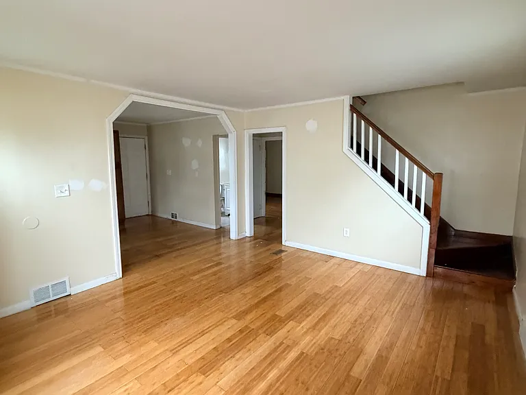 18 Townsend Ave — Photo 7