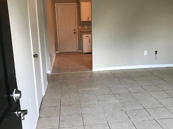 3rd image of 1717 Birchwood Cir APT 2