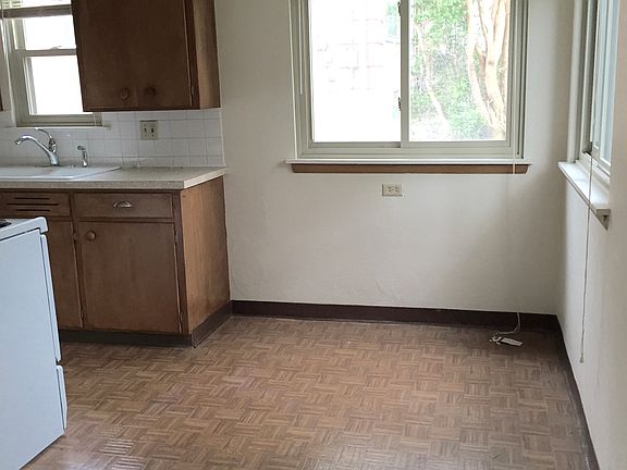 3rd image of 1543 2nd St APT 2