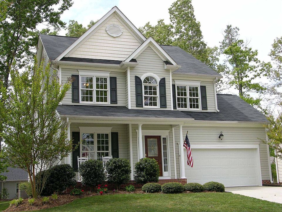 Well maintained former Parade Home.  Located on quiet street w/ sidewalks.