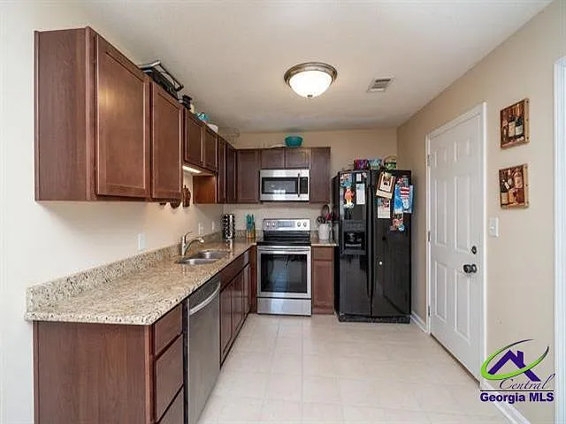 130 Coronation Dr — Photo 8