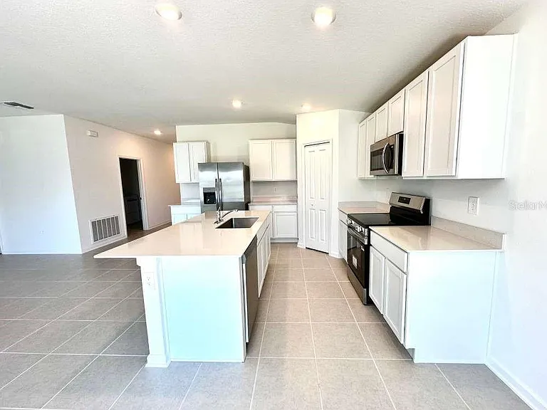 2102 Chris Dr — Photo 18