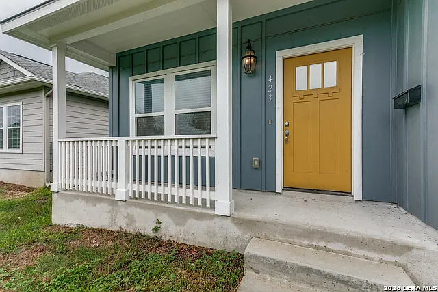 3 bed, 2.0 bath, 1421 sqft, $1,650 — Photo 3
