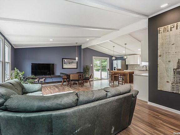 4th image of 112 Village Cir W #112
