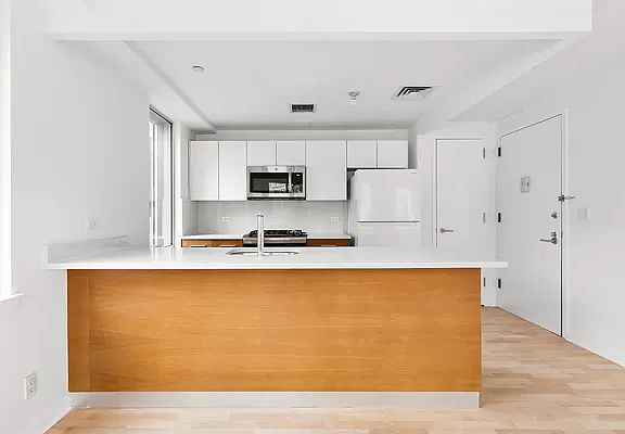 3rd image of 133 Water St APT 10A