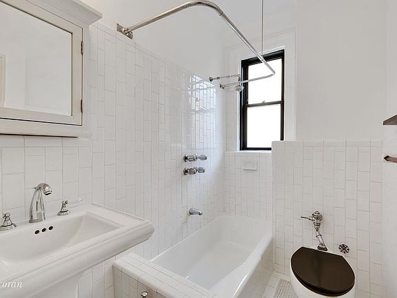 4th image of 250 W 75th St APT 6D
