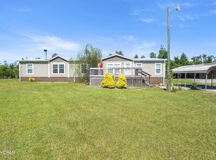 17929 Center Dr, Fountain, FL 32438