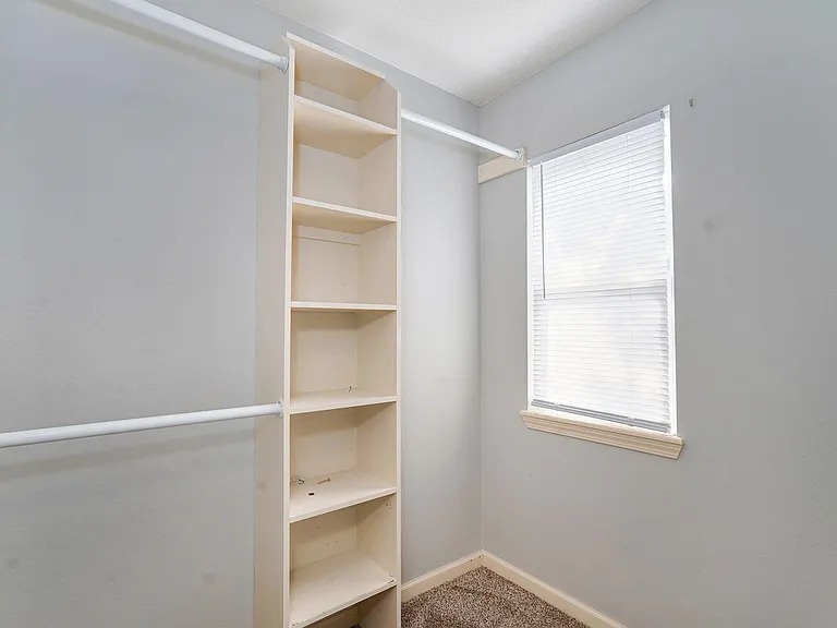 704 E Normal St — Photo 7