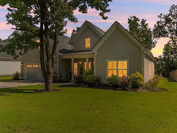 3rd image of 127 Berry Dr