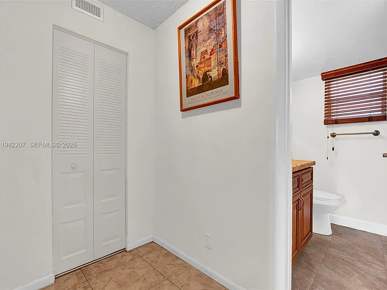 410 SE 2nd St #220 — Photo 13