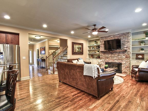 5th image of 2704 Blooming Oak Pl