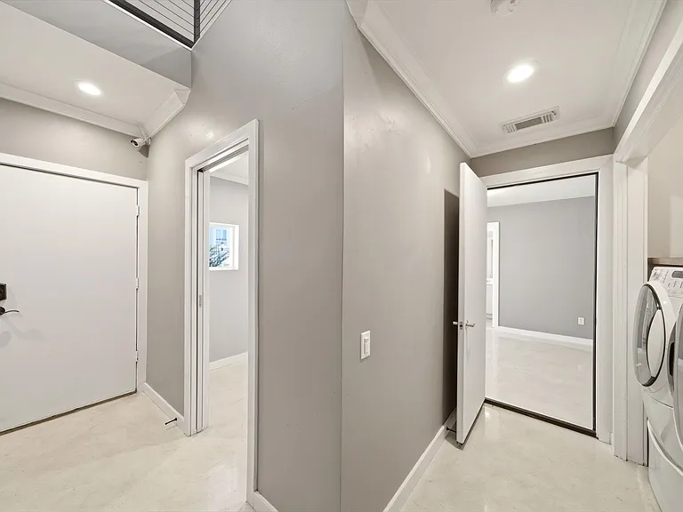 913 Saulnier St — Photo 19