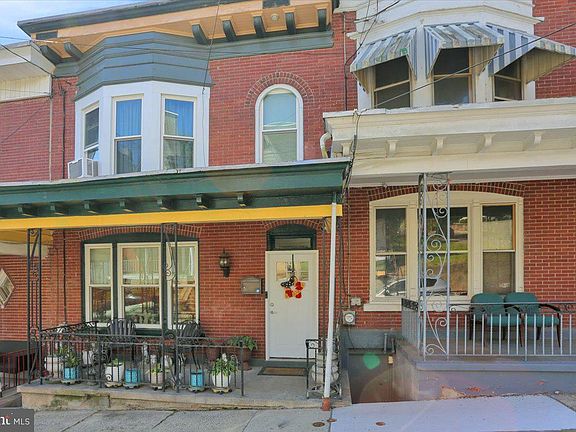 4th image of 225 Fairview St