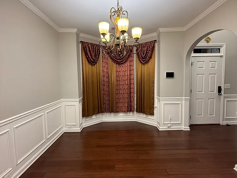 Dining Room on Right upon Entrance