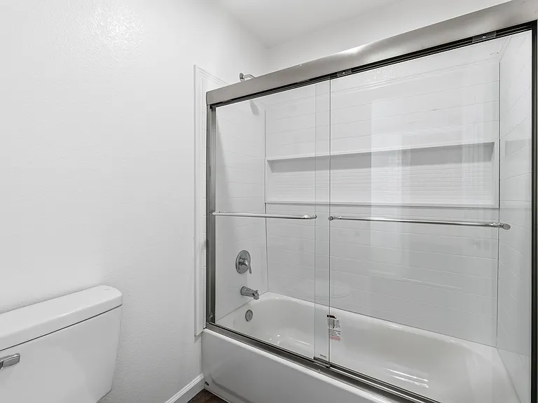Oakbrook Apartments — Photo 24