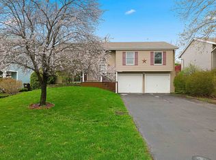 1358 Cottonwood Ln, Crystal Lake, IL 60014