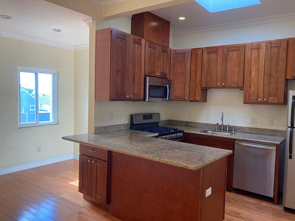 1st image of 883 Arguello Blvd