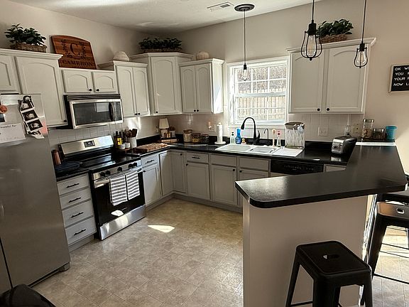 3rd image of 8824 Spindlewood Ln