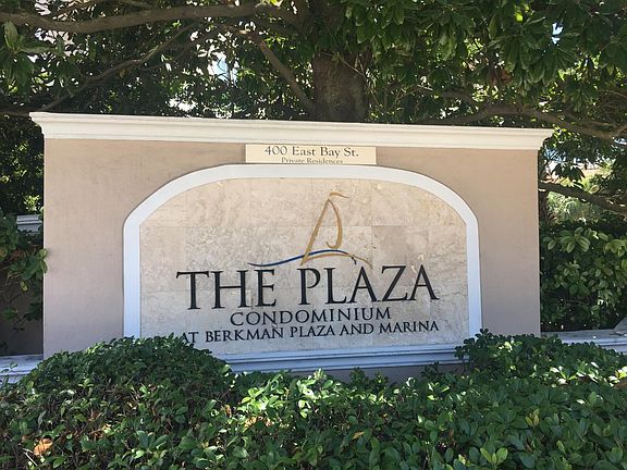 Steps away from the Arena, Jumbo Shrimp Baseball Grounds and TIAA Bank field (home of the Jacksonville Jaguars!)