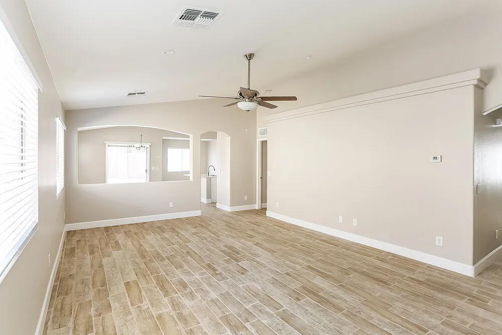 3 bed, 2.0 bath, 1601 sqft, $2,095 — Photo 4