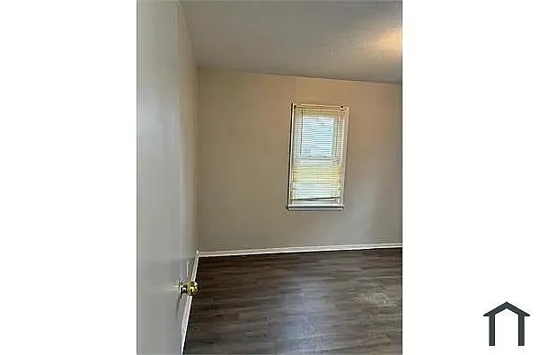 Building Photo - 209 E Edgar Ave #1