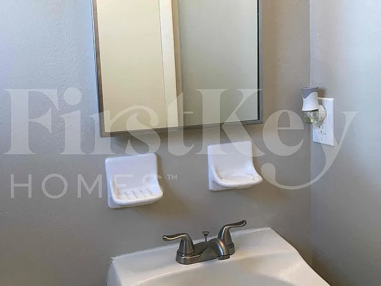 660 Flagler Dr — Photo 16