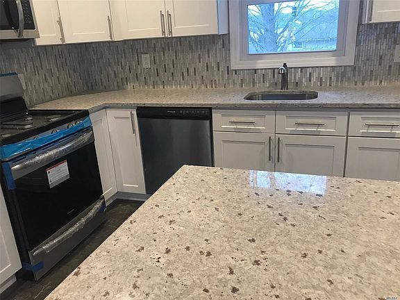 5th image of 35 Whalen Ct