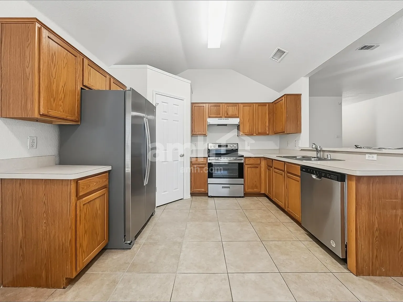 4 bed, 2.0 bath, 1765 sqft, $2,395 — Photo 3