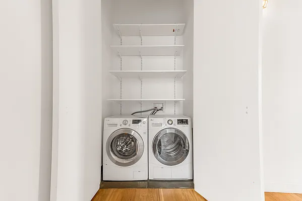 Sold by Modern Spaces | media 8