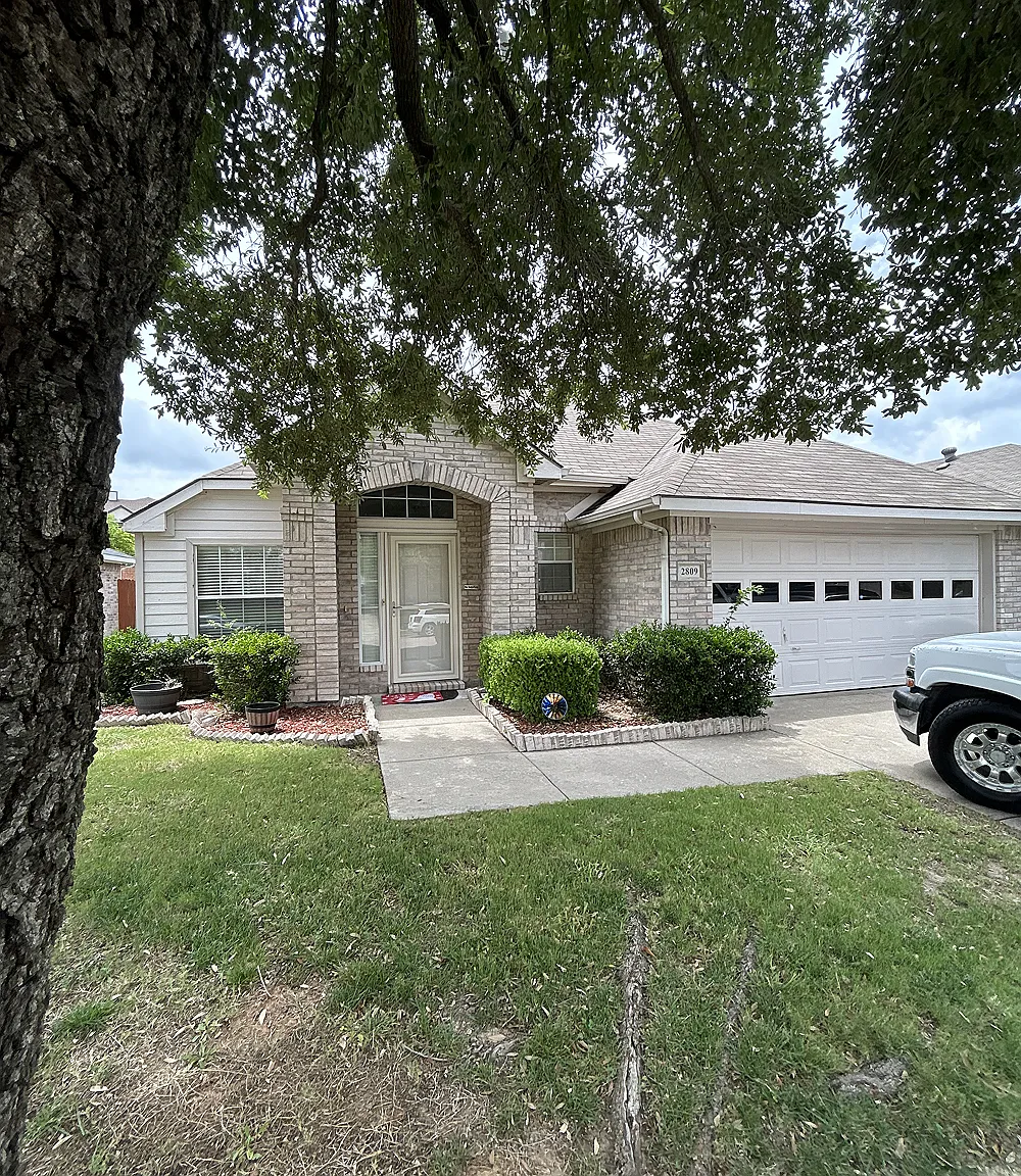 2809 Hawthorne Ln — Photo 1