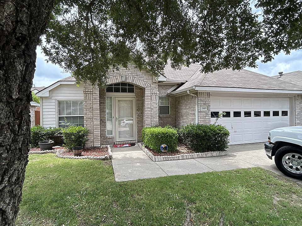 1st image of 2809 Hawthorne Ln