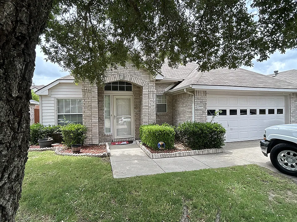 2809 Hawthorne Ln