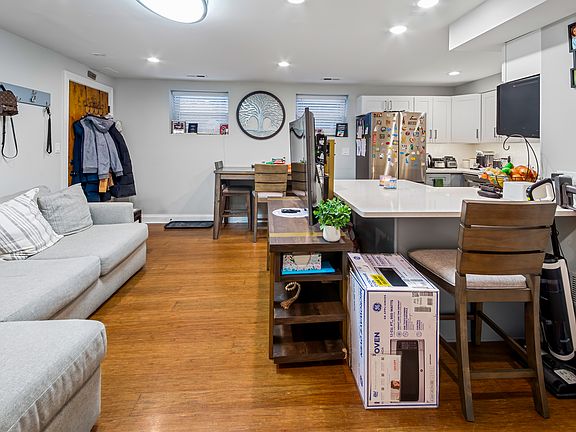 5th image of 4637 N Dover St APT 1N