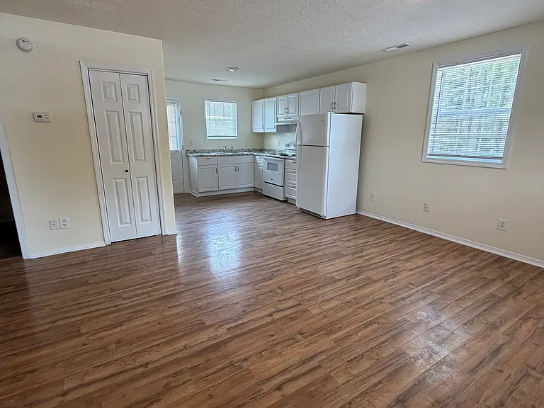 16699 Mooresville Rd #C — Photo 4