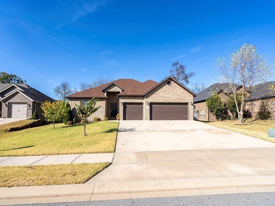 3502 SW Brittany Rd