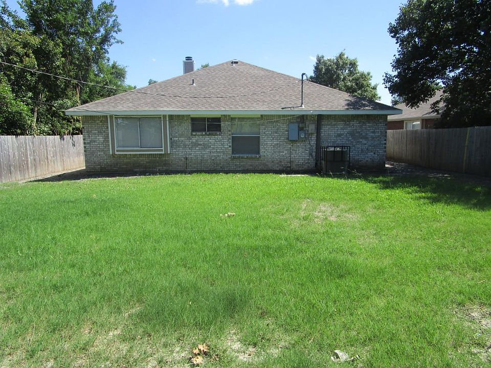 2nd image of 1221 Brooklawn Dr