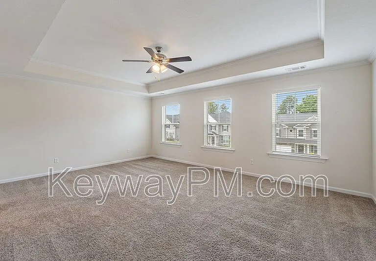 585 Hampton Dr — Photo 16