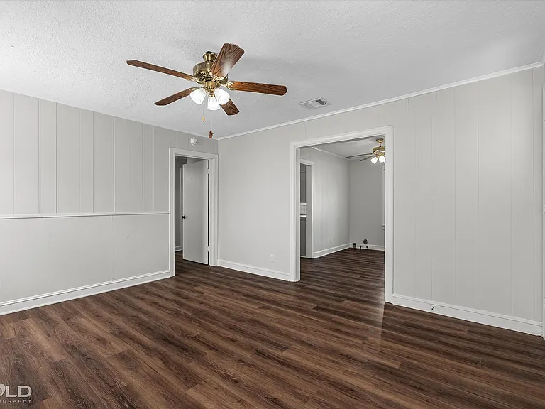 245 E Elmwood St — Photo 12