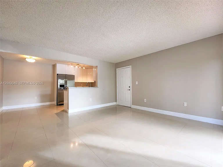 251 Palm Cir W #204 — Photo 4
