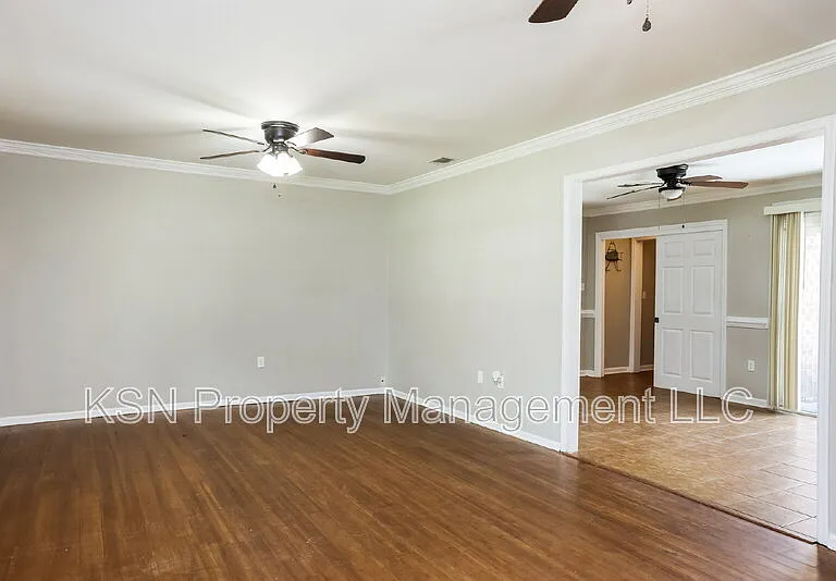 503 W Tietgen St — Photo 4