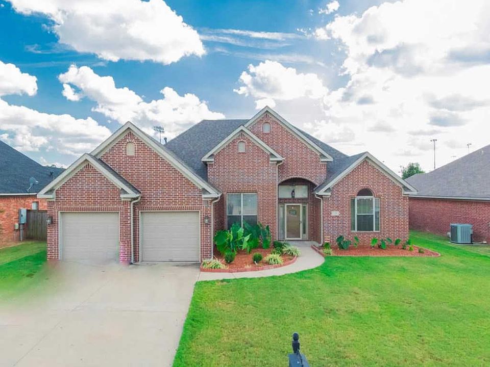 1st image of 122 Cabanel Dr