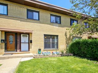 638 Maple Ct, Mount Prospect, IL 60056