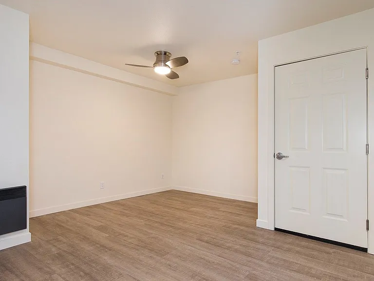 48th Street Apartments — Photo 4