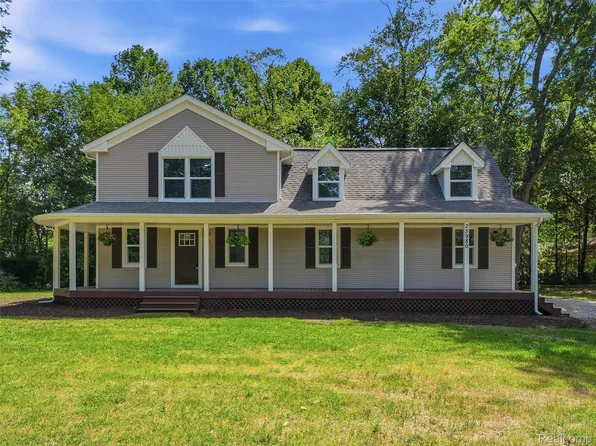 25980 Lyman Ln, New Hudson, MI 48165