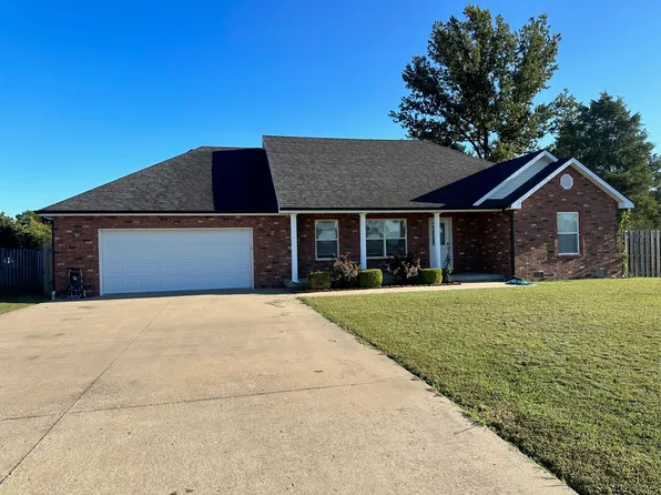 1421 W Jones Street, Bolivar, MO 65613